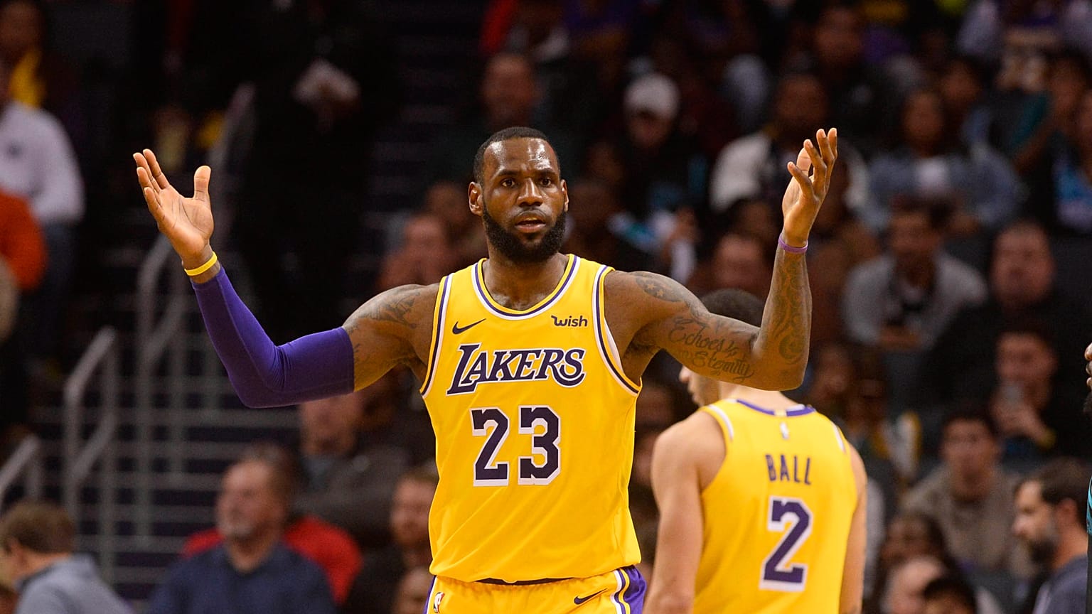 NBA yıldızı LeBron James, 'Yahudi parası' şarkı sözü için özür diledi
