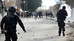 تونس؛ ادامه درگیری های خیابانی پس از خودوسوزی یک خبرنگار
