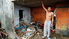 Regen erschwert Bergungsarbeiten auf Indonesien