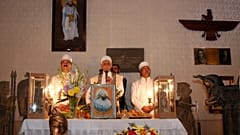 عکس از رویترز نمایی از مراسم زرتشتیان در سال ۲۰۰۳ در تهران 