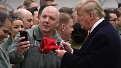 Ramstein: "Hallo, Leute" - Trumps Zwischenstopp in Deutschland