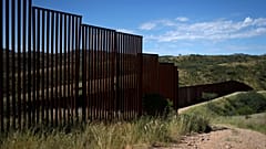 A határkerítés a mexikói Nogales közelében