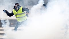 A Yellow vest protester clashes with police in Nantes on Dec 22, 2018.