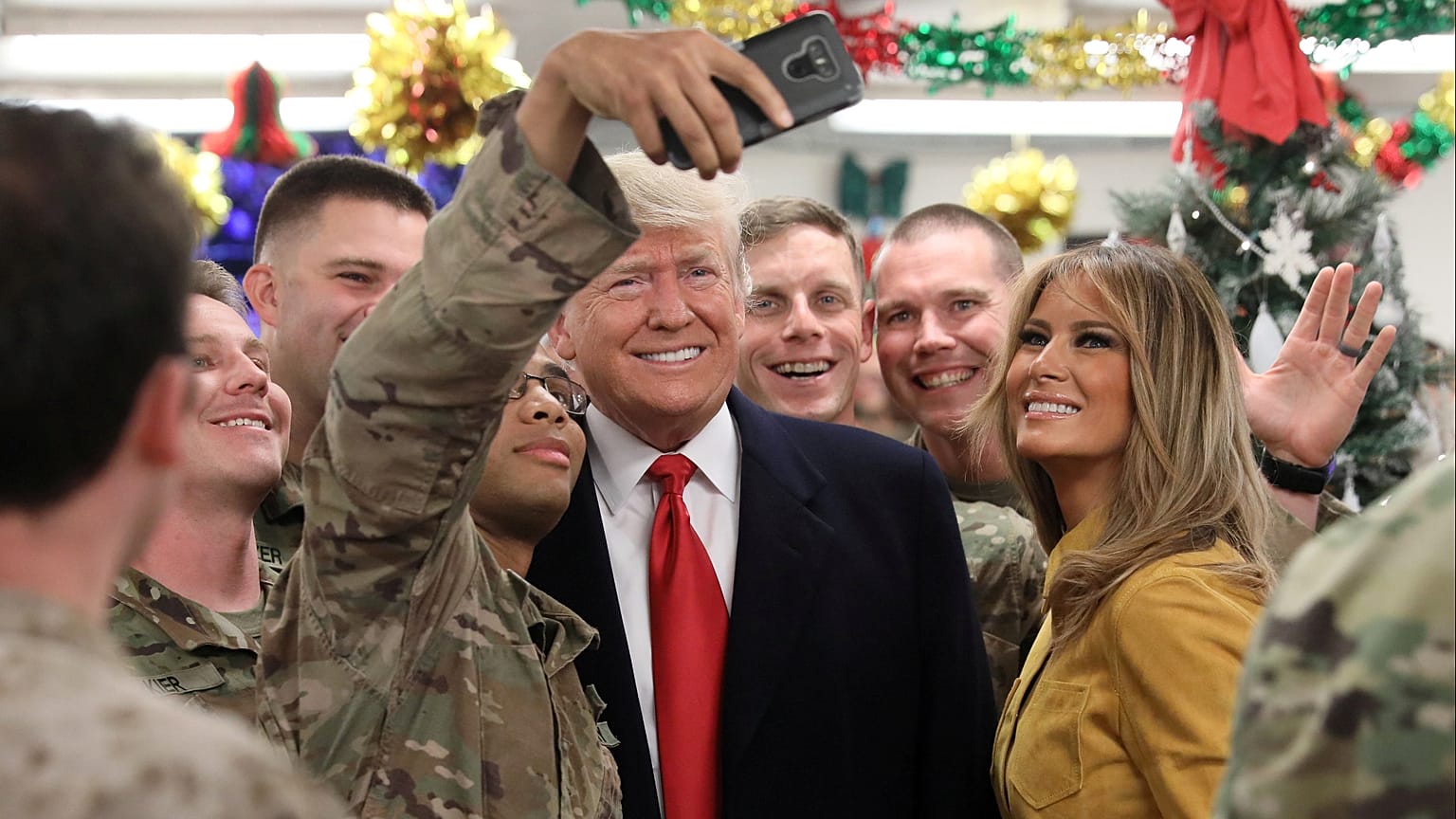 Trump Irak gezisinde gizli tutulan askeri yerleri ve kimlikleri deşifre etti