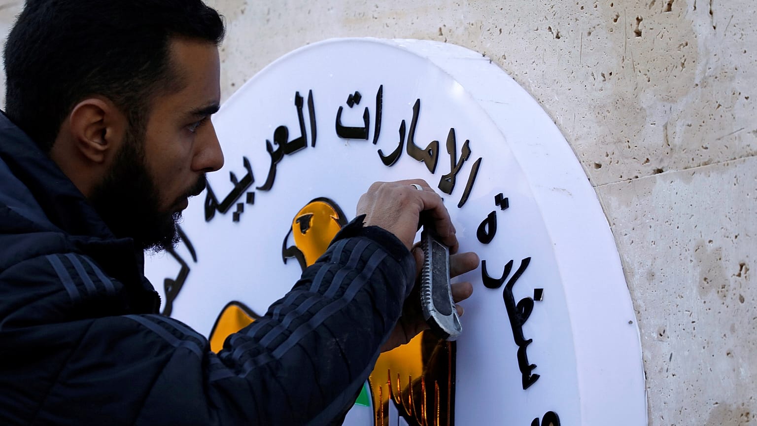 Gli Emirati Arabi riaprono l'ambasciata a Damasco 