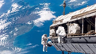  العمل في الفضاء ورغم الإشعاعات لا يقصر العمر