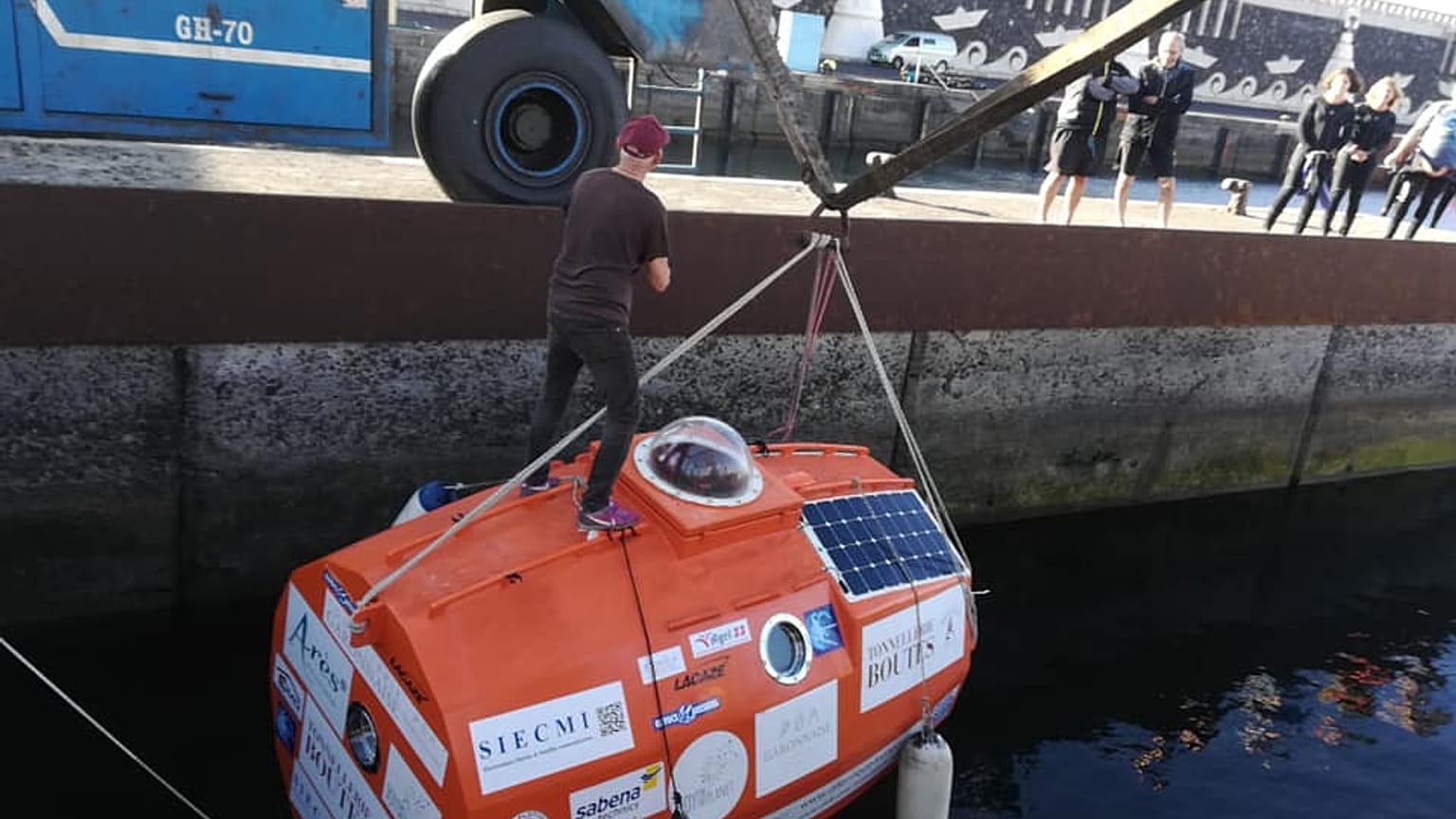The capsule is 3m long and 2.10m wide