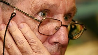 Ámosz Oz a moszkvai PEN Klub ülésén