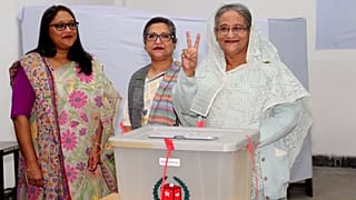Başbakan Şeyh Hasina sandık başında