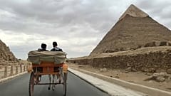 Nach Anschlag: Touristen besuchen wieder die Pyramiden 