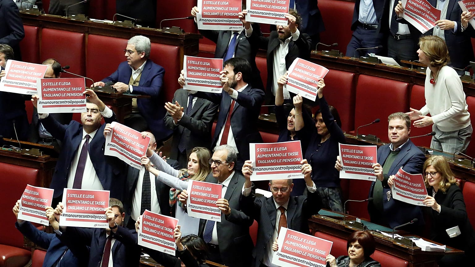 İtalya, AB ile yaşanan krizin ardından revize edilen bütçeyi onayladı