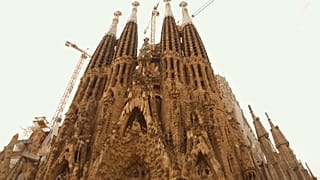 Un francés intenta entrar en la Sagrada Familia con cargadores de pistola