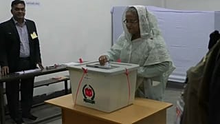 Maioria absoluta para Hasina no Bangladesh