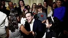 Πρωτοχρονιάτικα κάλαντα: Μήνυμα Τσίπρα για εκλογές τον Οκτώβριο