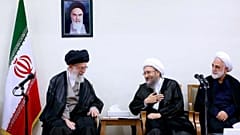 زیباکلام: رهبر بی‌طرف نیست و آملی لاریجانی به گروه‌های تندرو تمایل دارد
