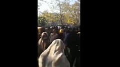 قوات الأمن الإيرانية تشتبك مع طلاب يحتجون على حادث حافلة