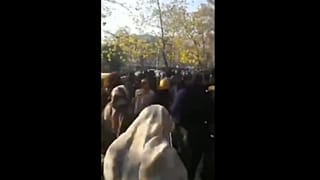 قوات الأمن الإيرانية تشتبك مع طلاب يحتجون على حادث حافلة
