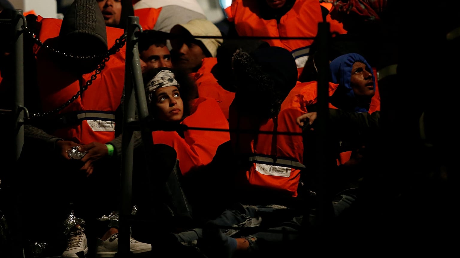 Malta fecha porto a navio com 49 migrantes