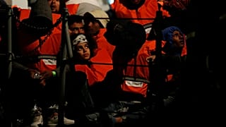 Malta fecha porto a navio com 49 migrantes