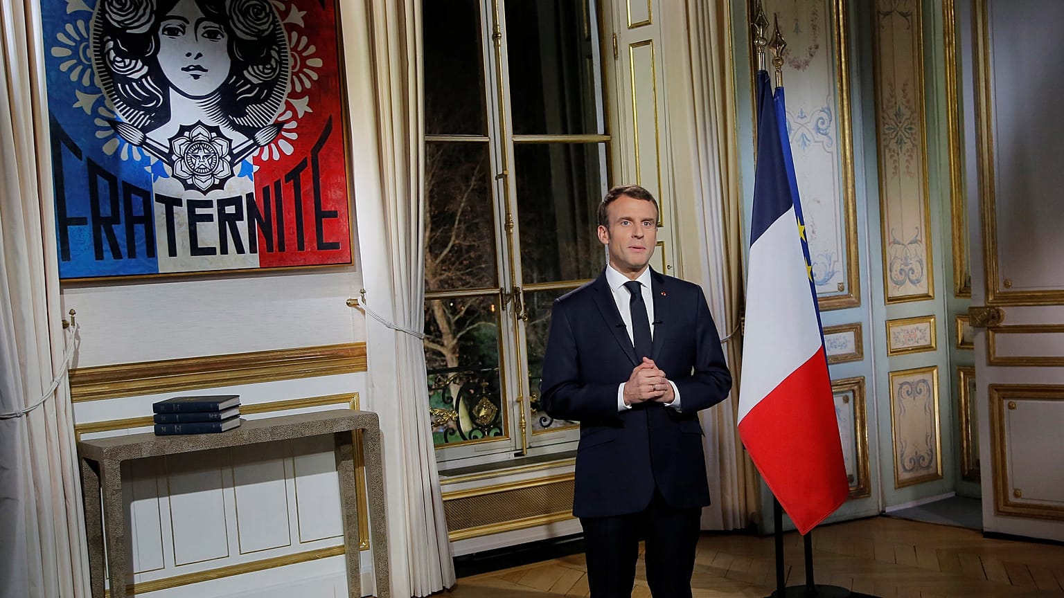 Macron yeni yıl mesajında sarı yeleklileri eleştirdi 