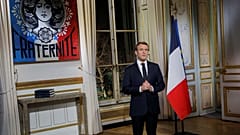 Macron yeni yıl mesajında sarı yeleklileri eleştirdi 