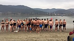 Több tucatnyian csobbantak a Dunába újév első napján
