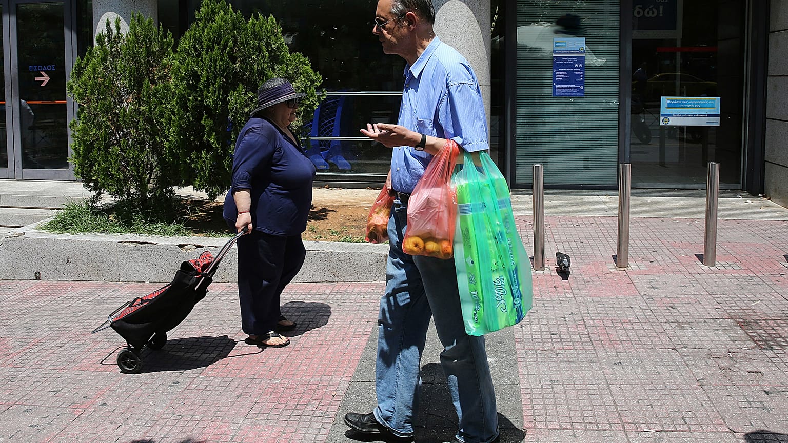 Στα €0,09 αυξάνεται η πλαστική σακούλα