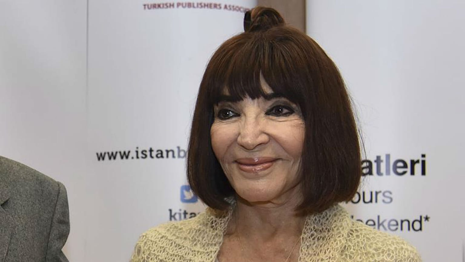 Yaşamını kaybeden Türk tiyatrosunun usta ismi Gülriz Sururi'ye sessiz veda