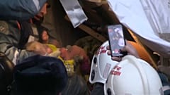 Bebé de 11 meses resgatado de escombros de explosão 