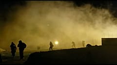 إطلاق قنابل الغاز على المهاجرين على الحدود مع المكسيك