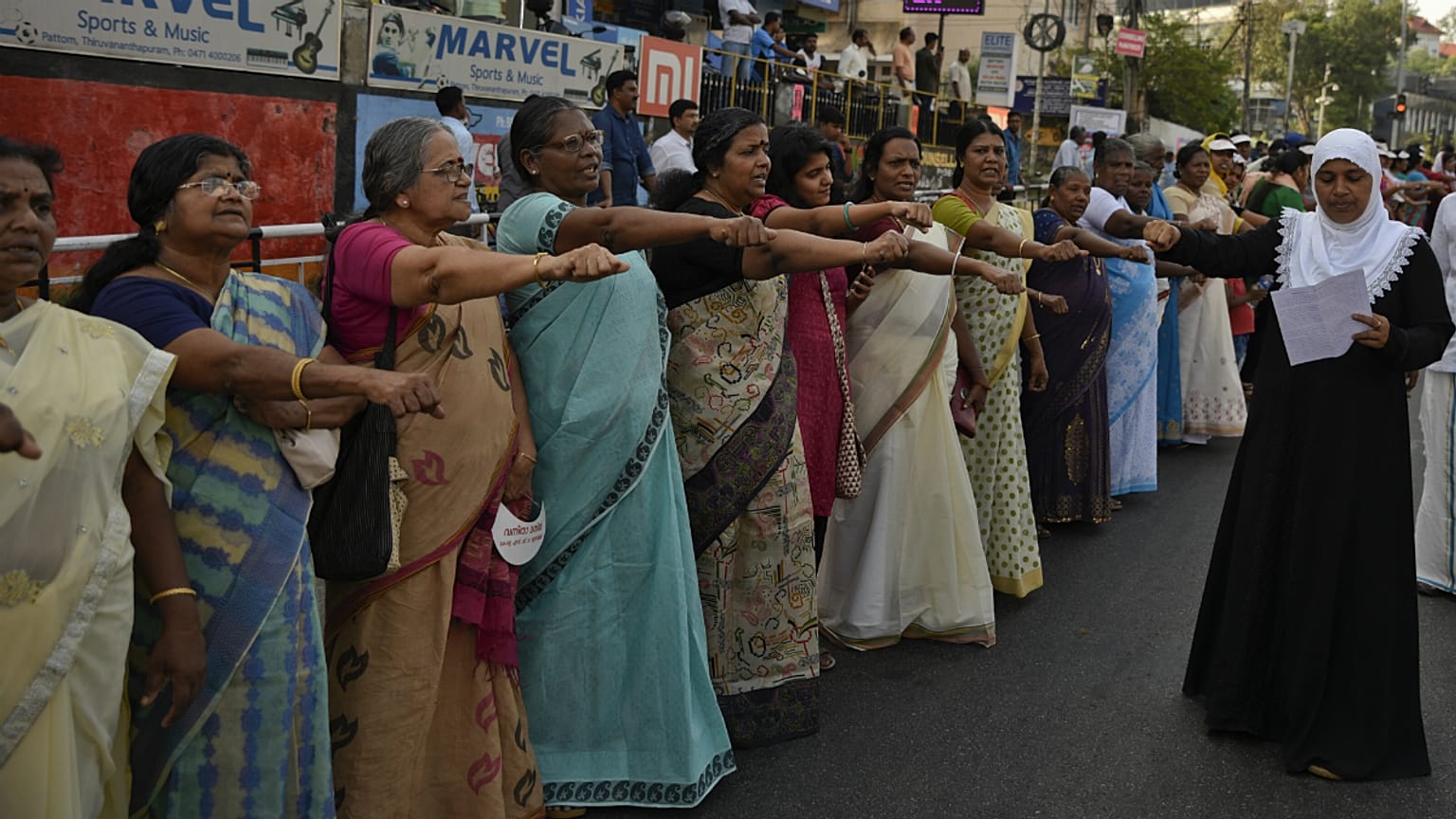 لغو قانون زن ستیزانه در هند؛ دو زن وارد معبد «آیاپا» شدند