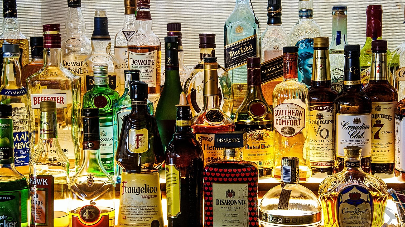 إنفوغرافيك: في أي دول أوروبية تنفق الأسر مالاً أكثرَ على الكحول؟ 