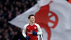 Özil'in menajeri son noktayı koydu: Arsenal'de kalıyor