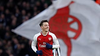 Özil'in menajeri son noktayı koydu: Arsenal'de kalıyor