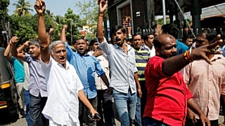 Indische Männer bei einer Demonstration