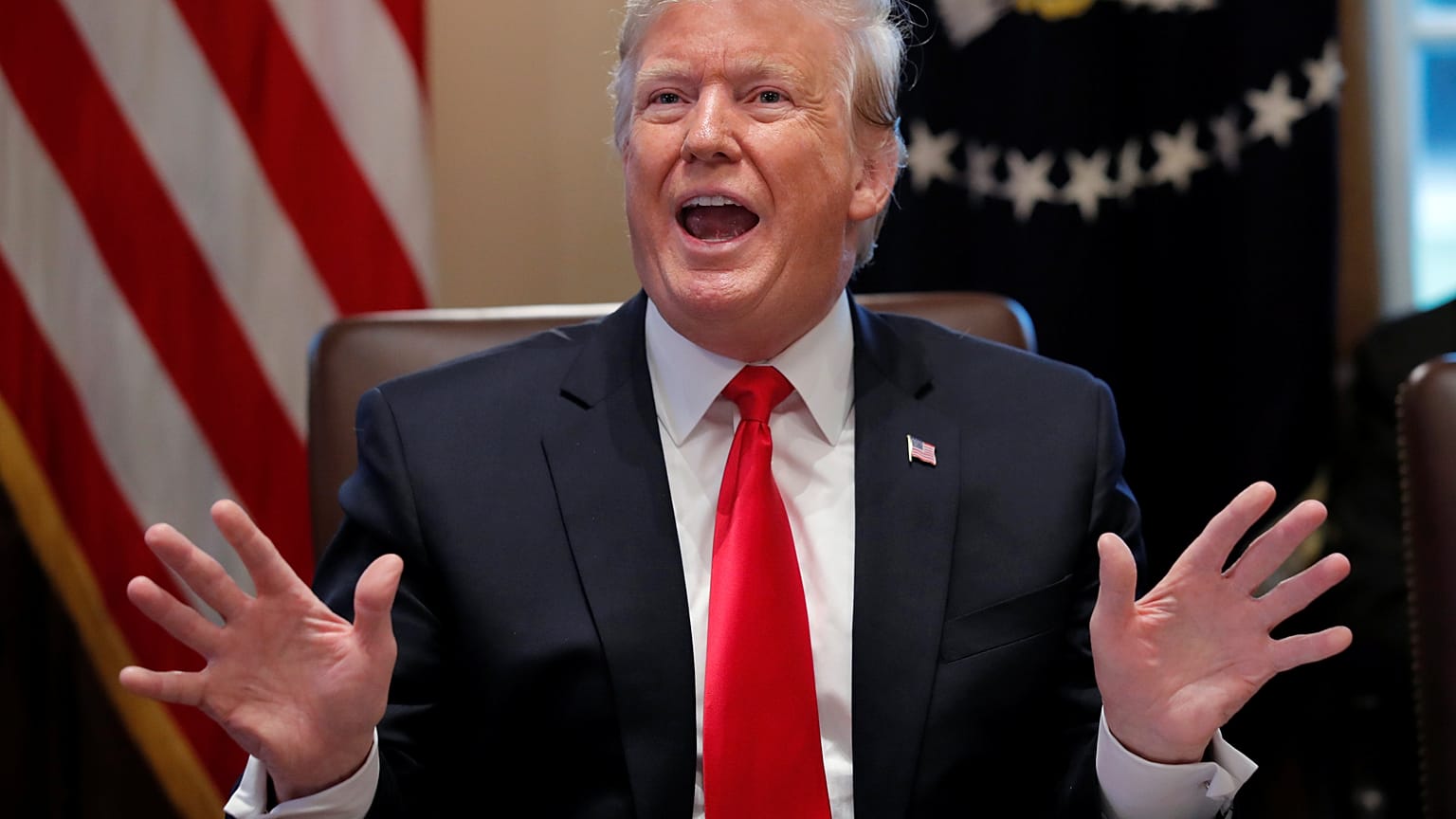 Donald Trump durante a reuni$ao com o seu Gabinete