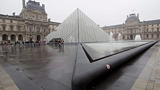 2013-as kép a Louvre épületegyütteséről