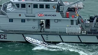 Embercsempészeket fogtak a britek