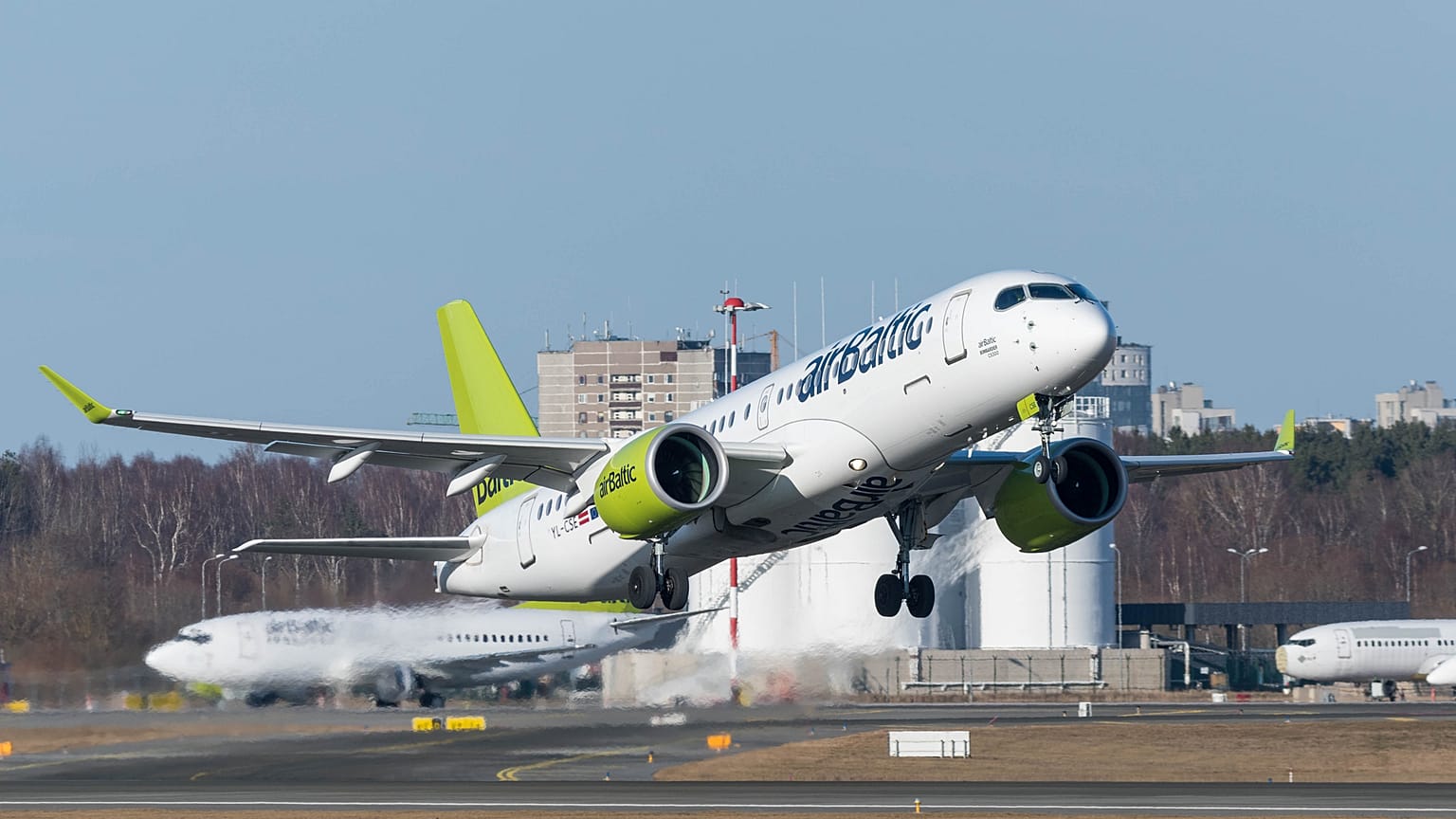Airbus, Amerikalı Moxy ve Jet Blue'ya 11 milyar dolarlık yolcu uçağı sattı