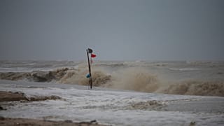 La tempesta Pabuk si abbatte sulla Thailandia