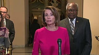 Pelosi: "fal valójában Trump víziói és a realitás között húzódik"