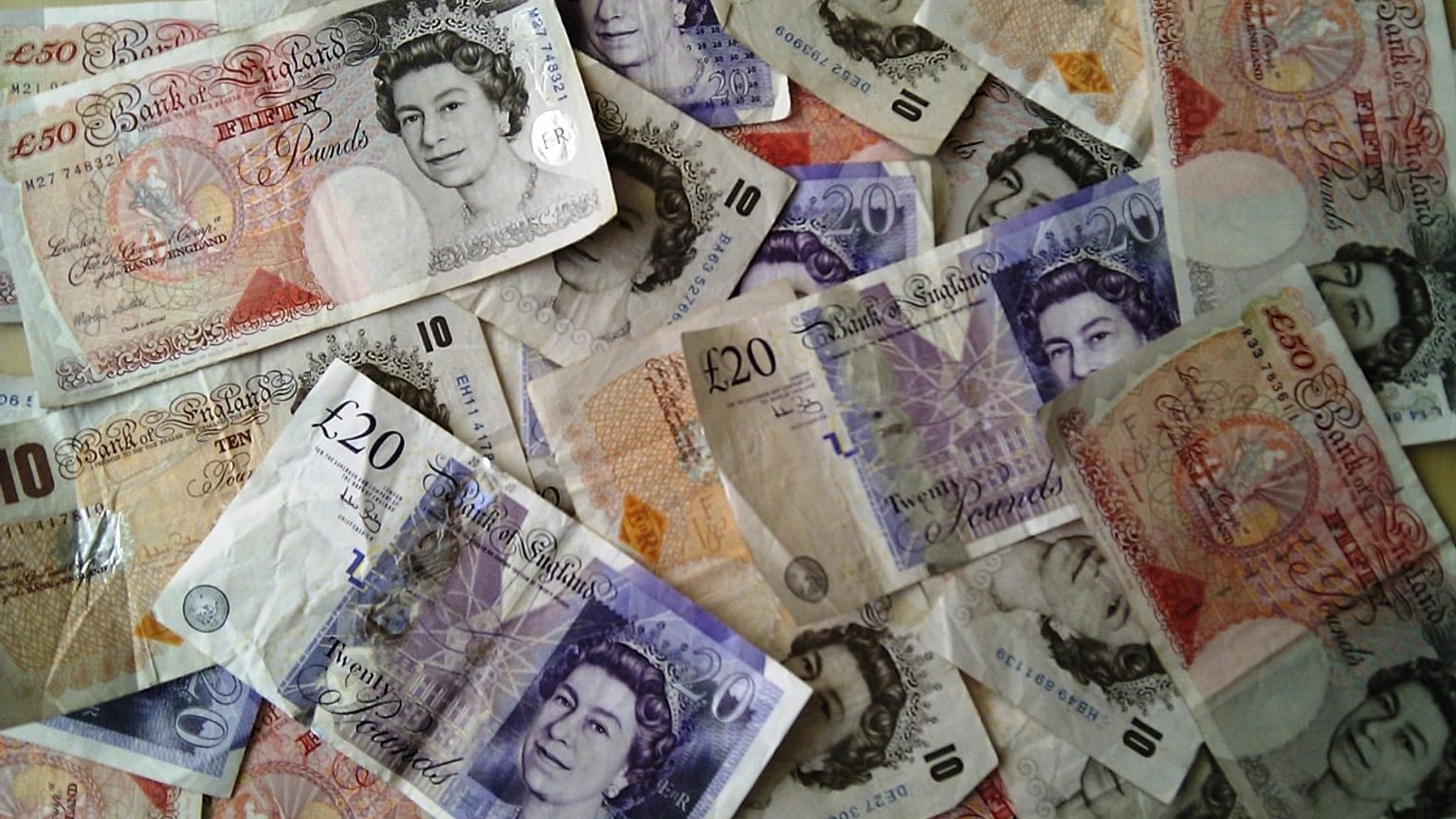 'Fat Cat' Friday: UK bosses earn average worker's salary in just three days