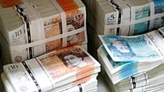 Британские топ-менеджеры за 3 дня получили средний годовой оклад по стране