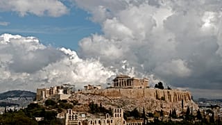 Νεκρός άντρας στην Ακρόπολη - Έπεσε από τα βράχια στο κενό