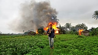 Myanmar'da Bağımsızlık Günü kutlamalarında saldırı: 13 polis öldürüldü