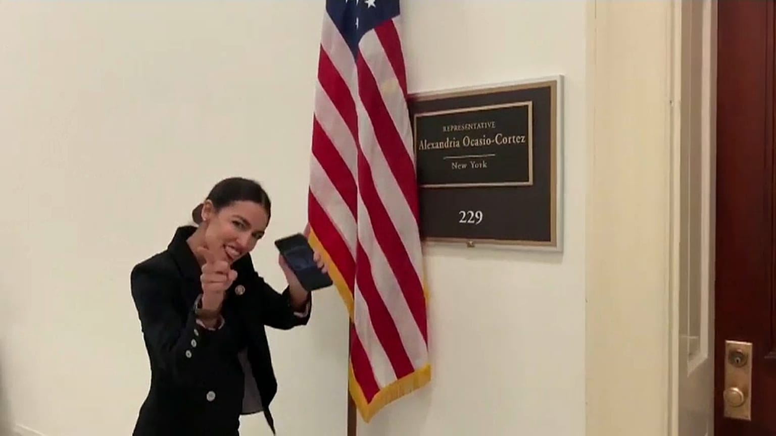 Jüngste Abgeordnete im US-Kongress tanzt Kritikern auf der Nase herum