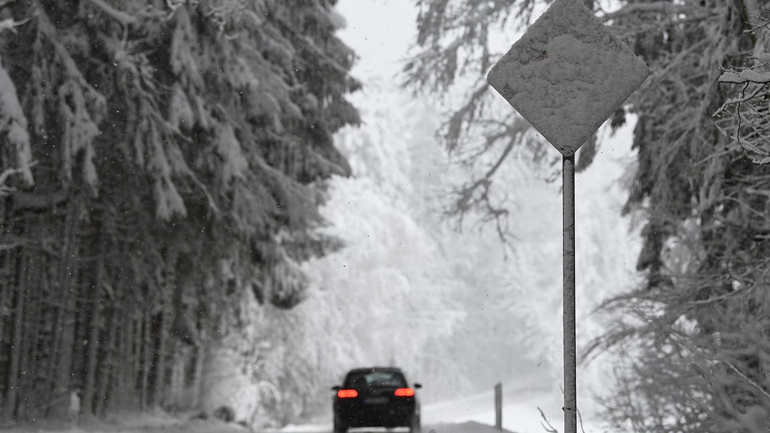 Wintermärchen oder Alptraum? In den Alpen schneit es weiter