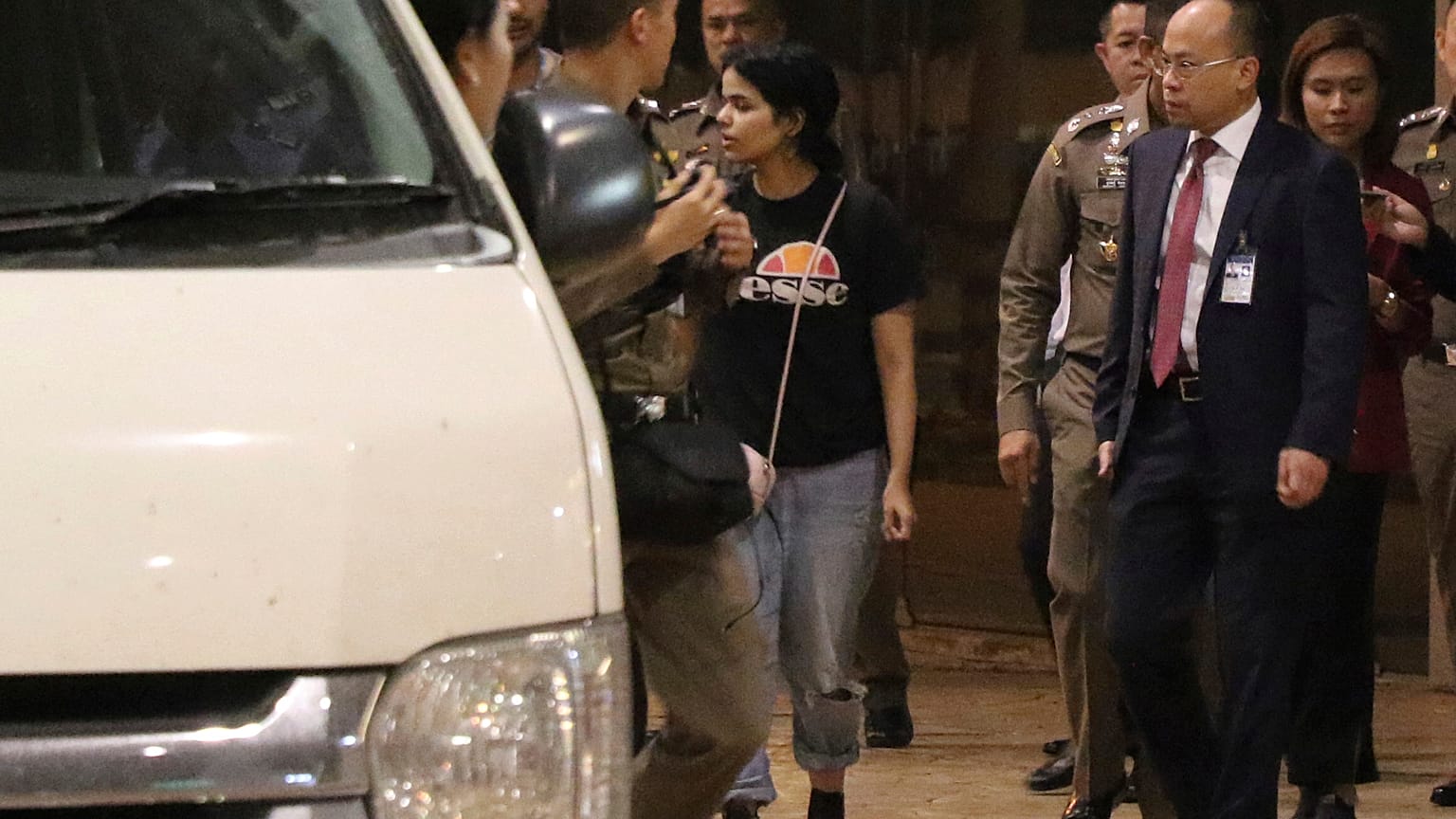 Havalimanında mahsur kalan Suudi Arabistanlı sığınmacı kadın Tayland'a giriş yaptı