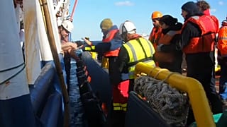 Επαφές Κομισιόν για τους εγκλωβισμένους μετανάστες