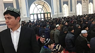 Yüz binlerce Uygur Türkü Çin'de kamplara alındı